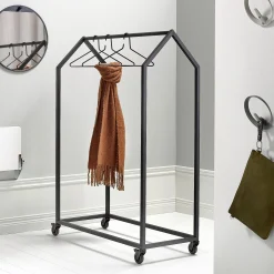 Naulakko CLOTHING HOUSE Pyörällinen, musta