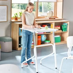 Oppilaspöytä ADJUST Korkeussäädettävä, 700x600 mm, korkeapainelaminaatti HPL, harmaa, valkoinen