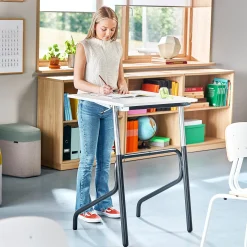 Oppilaspöytä ADJUST Korkeussäädettävä, 700x600 mm, korkeapainelaminaatti HPL, valkoinen, antrasiitinharmaa