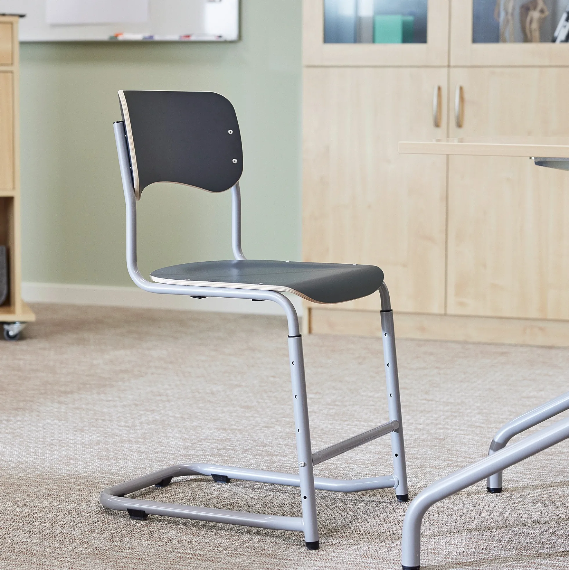 Oppilastuoli ELEVATE Säädettävä korkeus 460–640 mm, hopea/antrasiitti