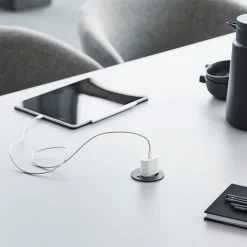 Pistorasia pöytään UNIQUE 1 sähköpistoke, 1 USB-C, musta