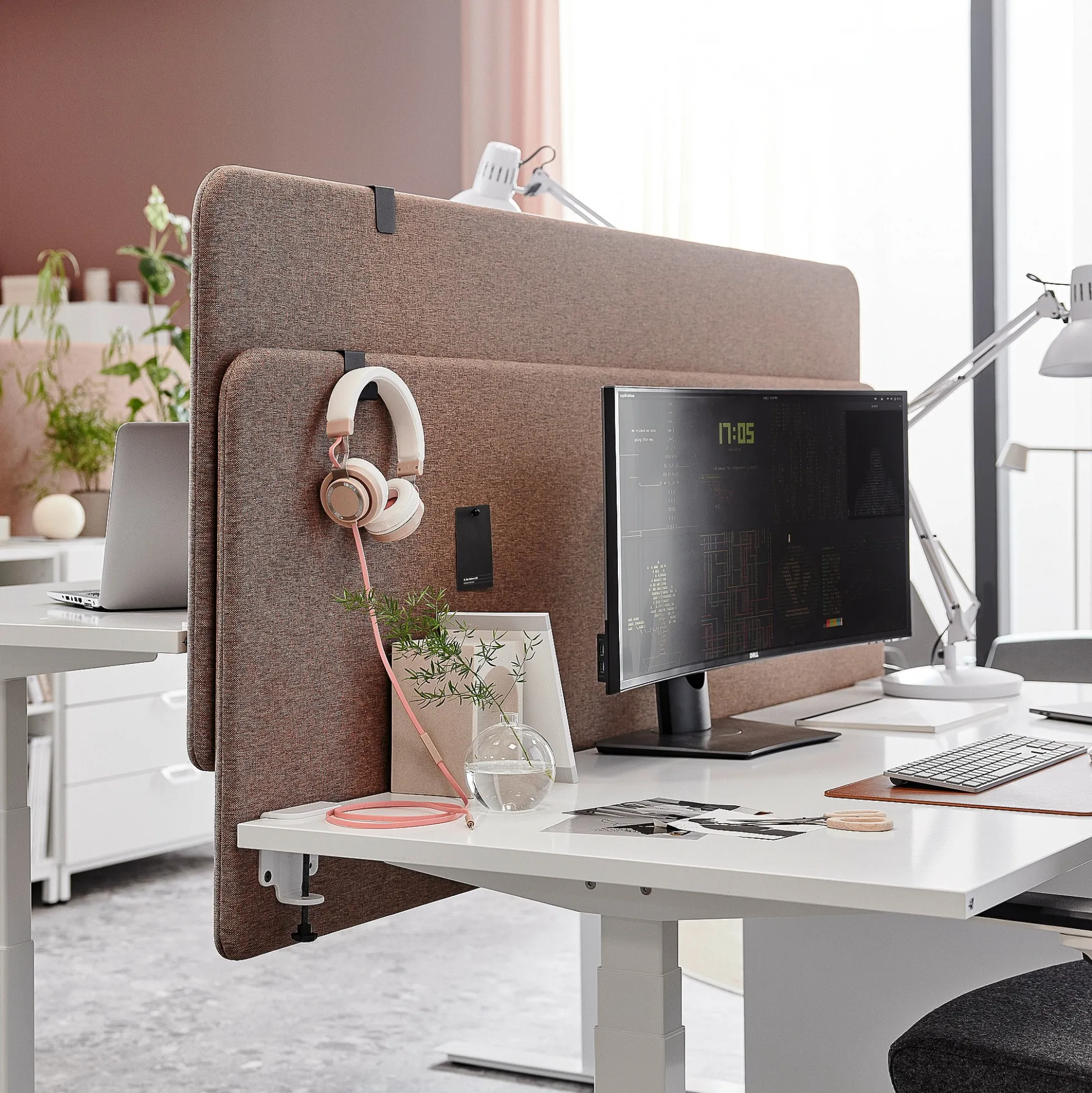 Pöytäsermi ZONE Valkoiset kiinnikkeet, 1800x650x30 mm, kangas Rivet, kupari