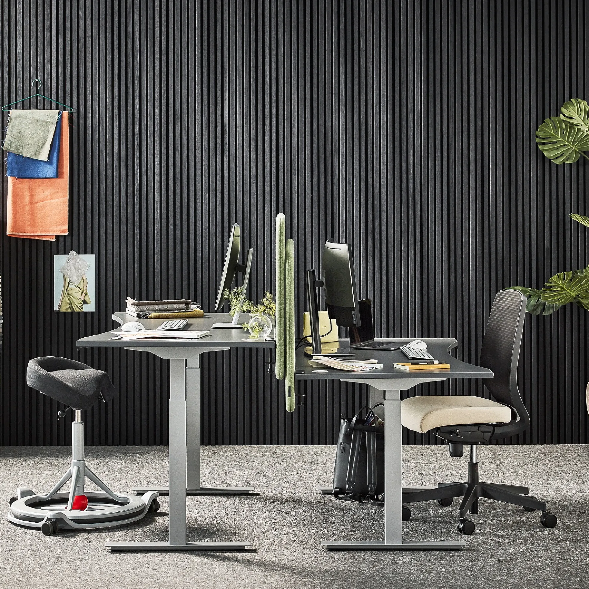 Sähköpöytä FLEXUS Kaareva pöytälevy, 1600x800 mm, hopeanharmaa jalusta, harmaa